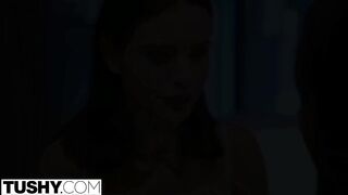 Lana Rhoades seggét egy néger krapek dugja