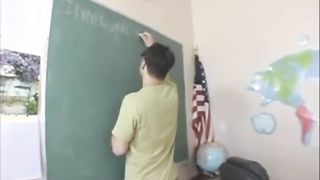 Hatalmas cickós tanárnők