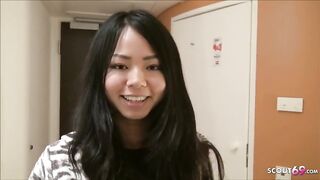 Japán fiatal nőci kipróbálja a méretes néger hímvesszőt
