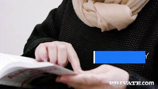 Brittany Bardot egy fiatal fiú reszeli popóba