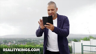 Reality Kings - Cherry Kiss segglyuka durván megkúrva