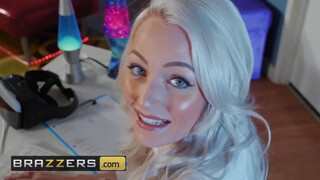 Brazzers - Nicolette Shea élvezi ha alaposan kefélik