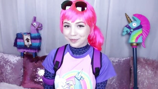 Fortnite cosplayes kisasszony cidázza a műfaszokat