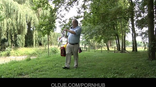 Oldje - Vén manus bassza a tini pinát