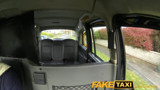 FakeTaxi - iskolás bige ordítva élvez