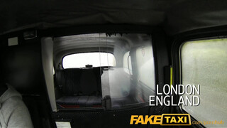 FakeTaxi - vörös rövid hajú kiscsaj szúk muffja