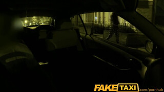 FakeTaxi - Olasz hölgyemény a taxiban baszik