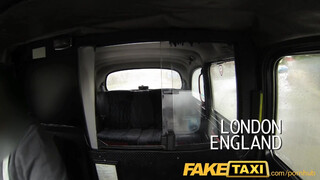 FakeTaxi extra szőrös pinájú litván kiscsaj