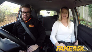 Fake Driving School a csattogó kannás Nikki Dream
