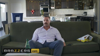 Brazzers - a tetovált pornószínész nőci elpusztítva