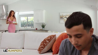 Lil Humpers - Nicolette Shea megleckézteti a perverz férfit
