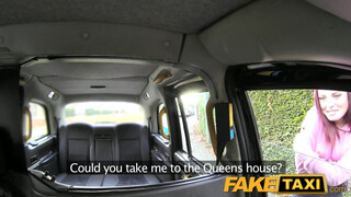 FakeTaxi cuki amcsi hölgyemény engedi popsiba is