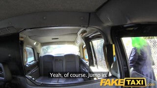 Fake Taxi zöld hajú picsa popókája kúrható