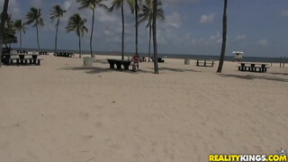 Realitykings - Tini kisasszony felszedve a parton