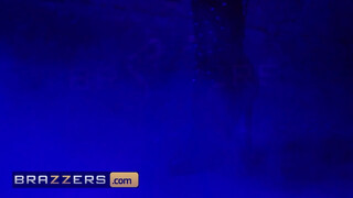 Brazzers - Cherie Deville hátsó bejárata is megdugva