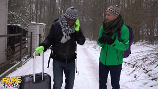Hatalmas keblű tini spiné és a turista srácok - Fake Hostel