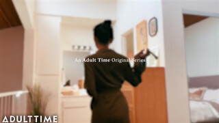 ADULT TIME - Ázsiai tini spiné a fürdőben peckezik