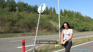 Hatalmas tőgyes tini csaj pénzért dug - Public Agent