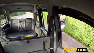 Csöcsös tini spiné segget nyal - Fake Taxi