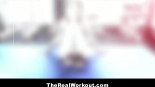 TheRealWorkout - Callie Nicole megrakva a teremben