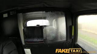 FakeTaxi - Világos Szőke hatalmas seggű kiscsaj megkúrva