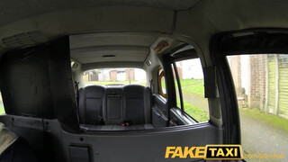 FakeTaxi - begerjedt csaj hívja a taxit