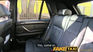 FakeTaxi - félénk kisasszony belelendül a dologba