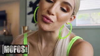 MOFOS - Abella Danger szőrös picsája megkúrelva