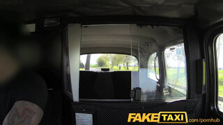 FakeTaxi - ártatlan pici tini kisasszony és a vastag örömrúd