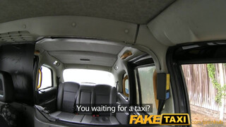 FakeTaxi - szilikonos lány nem akar fizetni