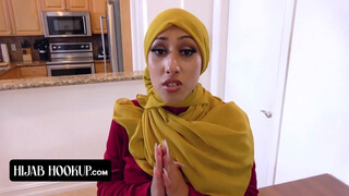 Hijab Hookup - Jógázó arab spiné megkúrva