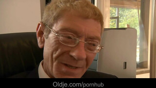Idős dákó és a fiatal titkárnője