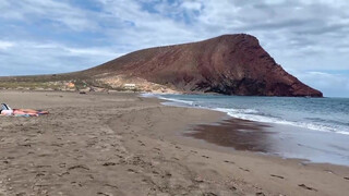 LaraJuicy - Világos Szőke nőci a tengerparton peckezik
