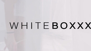 WhiteBoxxx - A szeretője előtt csinálja a spiné