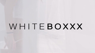 WhiteBoxxx - Naomi bevállalja a hatalmas kárót