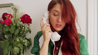Trish Collins - Gyönyörű vörös hajú picsa izgatja magát