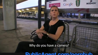 PublicAgent - vonatra váró szomorú bige