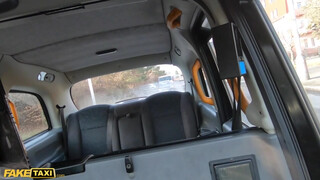 Fake Taxi - Didi Zerati a méretes mellű francia spiné