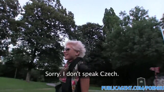 PublicAgent - leszbikus bige hagyja magát megbaszni