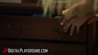 Digital Playground - Jesse Jane a csöcsös világos szőke milf