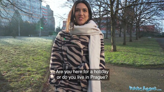 Public Agent - Lena Coxx borotvált muffja bekúrva