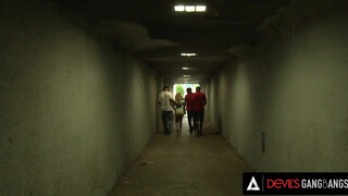 DevilsGangbangs - Kolumbiai milf csoportszex kefélése