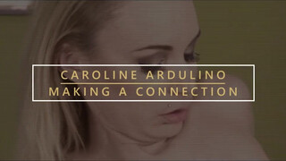 Caroline Ardulino fiatalabb manussal kefél