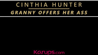 Karups - Cinthia Hunter hátsó bejáratba rakva
