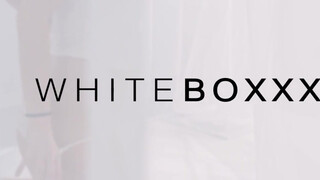 WHITEBOXXX - csodaszép, szexy hölgyemény az ágyban