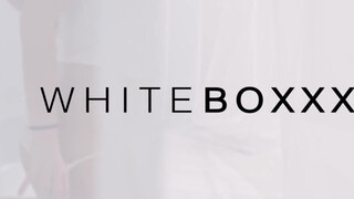 WHITEBOXXX - Monika Benz és Sabrisse leszopják egymás punciját