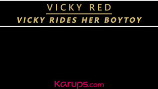 Vicky Red fiatal manussal kúr
