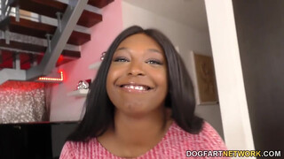 Rachel Raxxx az óriás didkós barna milf
