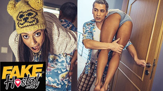 Fake Hostel Porn - Cassie Del Isla a szexy turista picsa