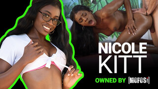 Mofos - Nicole Kitt a izgató méretes didkós néger kisasszony